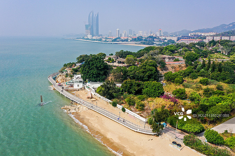 航拍福建厦门环岛路木栈道 沿海漫步道图片素材