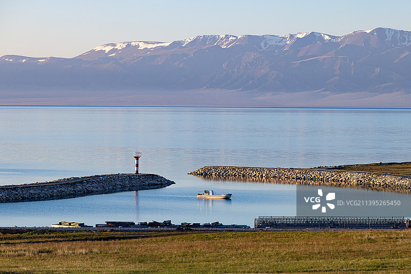 晨光灯塔游艇图片素材