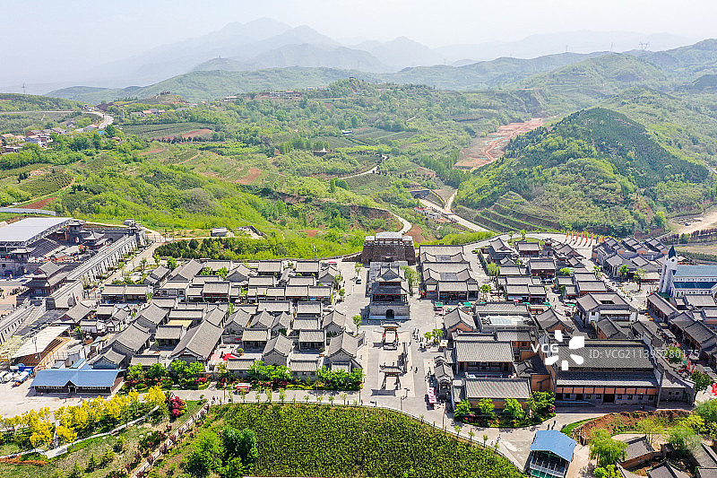 航拍陕西西安白鹿原影视城 蓝田县黄土塬地形风貌图片素材