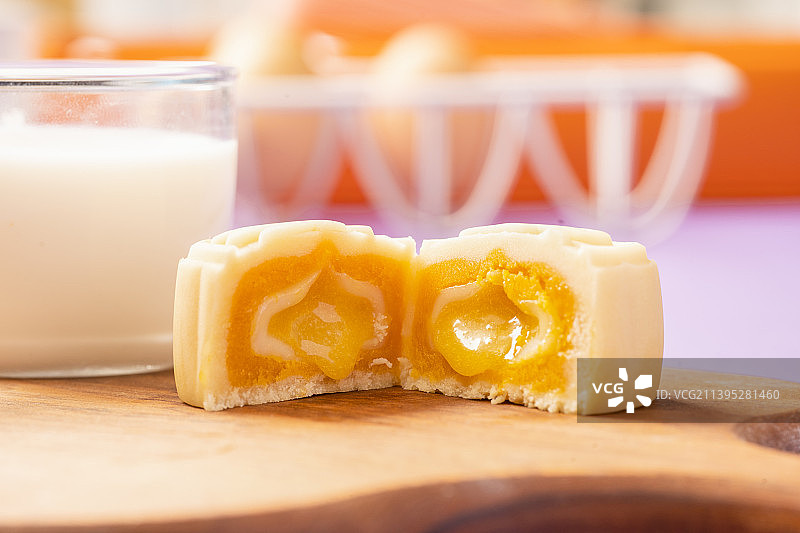 流心月饼中秋图片素材