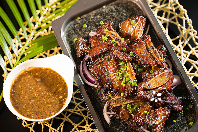 炭烤猪排、烤排骨、炭烤牛排、牛扒图片素材