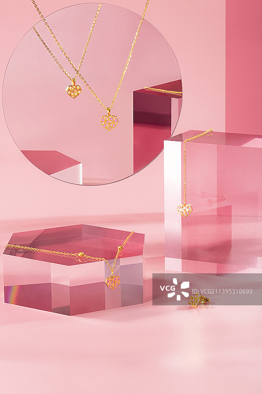 黄金首饰的春夏秋冬（绿红粉蓝）图片素材