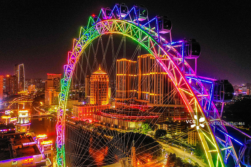 航拍广东中山岐江河畔兴中广场幻彩摩天轮夜景灯光秀 城市地标图片素材