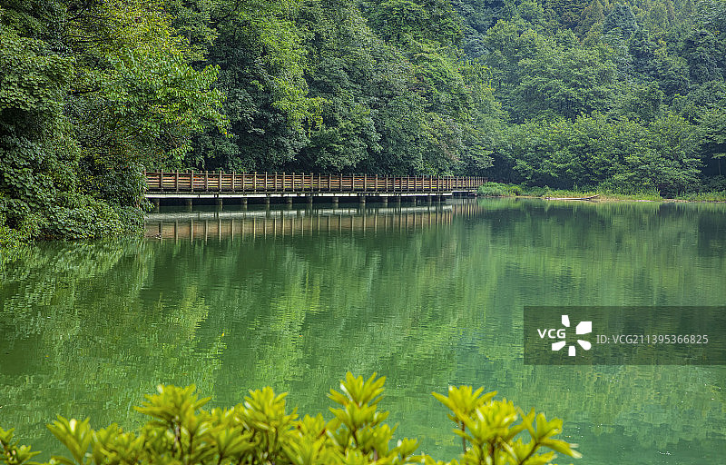 幽静月城湖图片素材