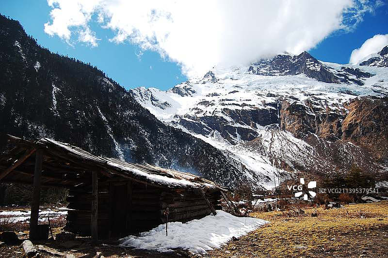 中国云南西藏旅游风景图 金碧辉煌 迪庆香格里    拉转经筒 雨崩 冰瀑神湖图片素材