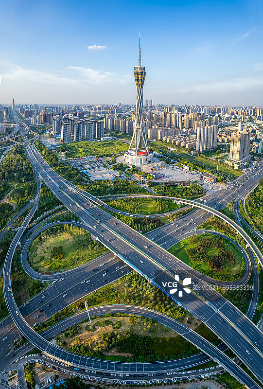 中国河南郑州中原福塔夏季城市风光图片素材