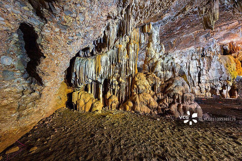 云南省玉溪市易门县马头山仙人洞图片素材