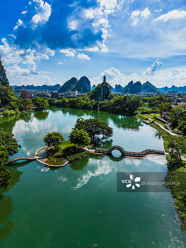 竖屏航拍桂林穿山公园塔山风光图片素材