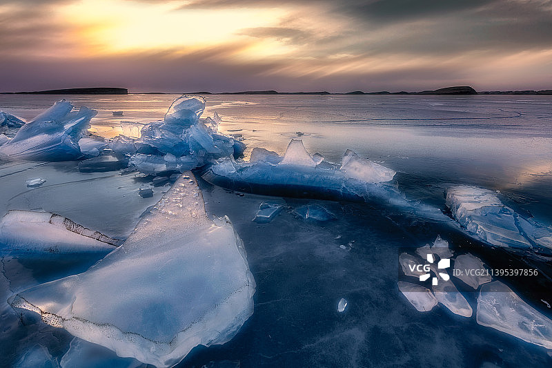 冰湖浮冰图片素材