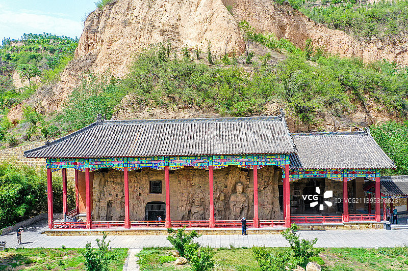 航拍河南郑州巩义石窟寺 大力山南麓巩县石窟群图片素材