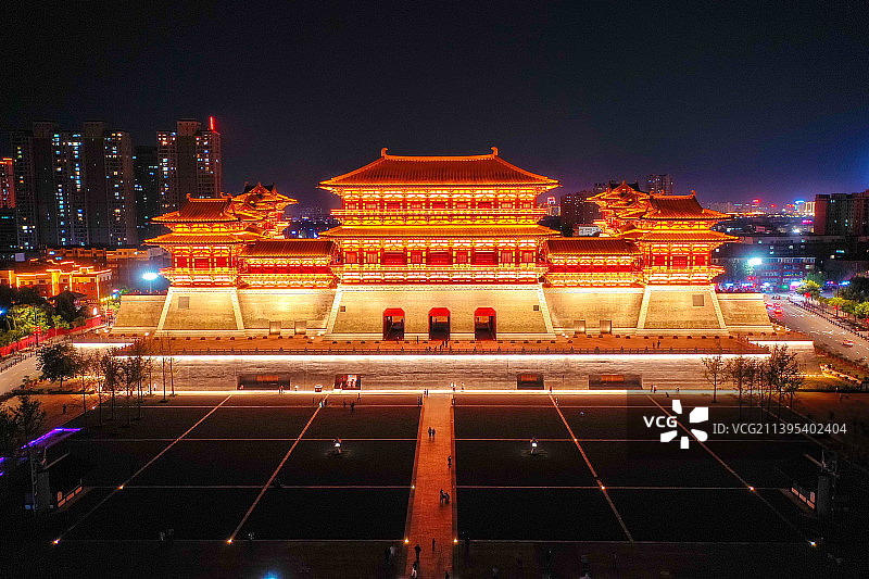 航拍河南洛阳隋唐洛阳城应天门遗址夜景灯光秀图片素材