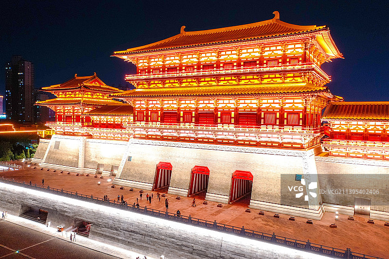 航拍河南洛阳隋唐洛阳城应天门遗址夜景灯光秀图片素材
