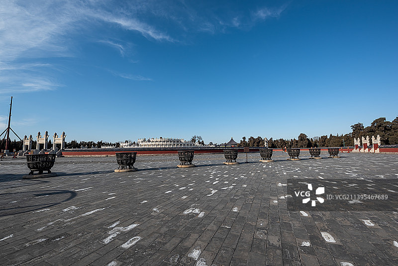 蓝天白云下的天坛圜丘图片素材