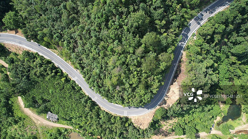 曲折山路图片素材