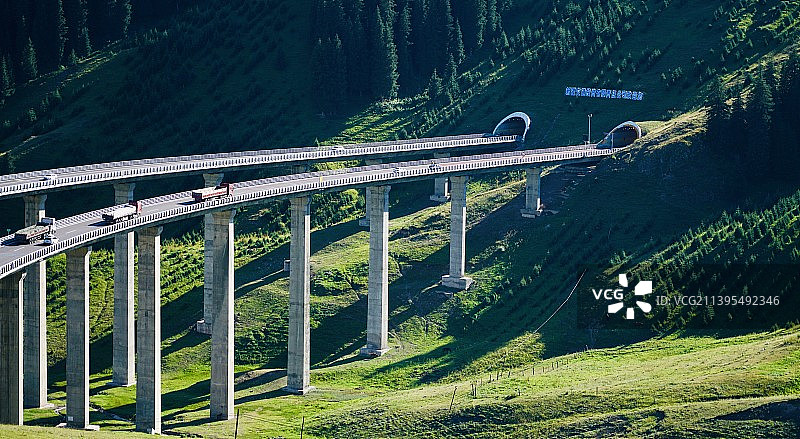 新疆果子沟大桥图片素材