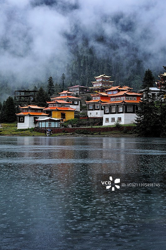 晨雾中的图片素材