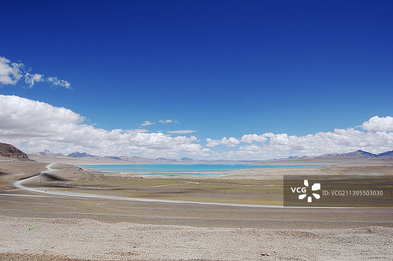 中国新疆西藏旅游风景图 新藏线旅行 自行车户外 219国道 蓝色的龙木错盐湖图片素材