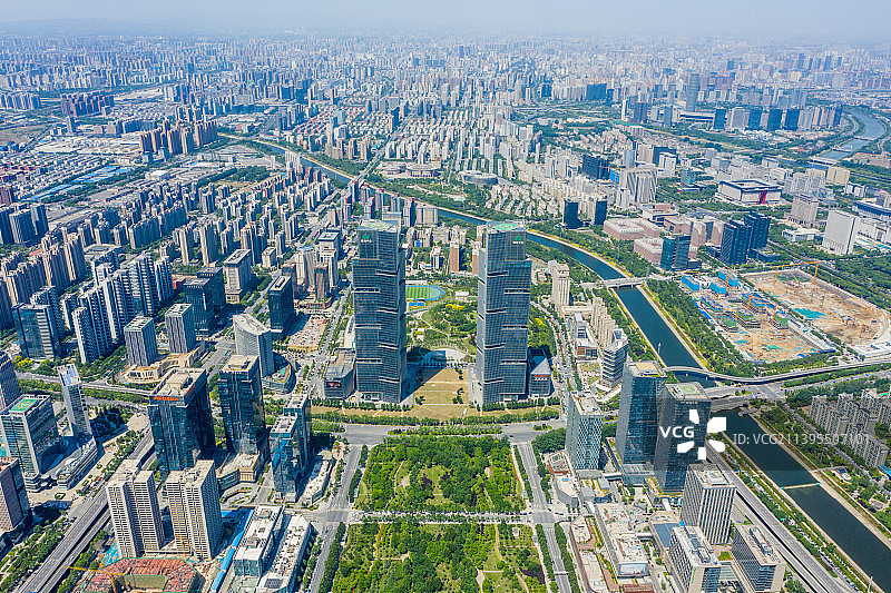 航拍河南郑州郑东绿地中心双子塔写字楼 七里河图片素材