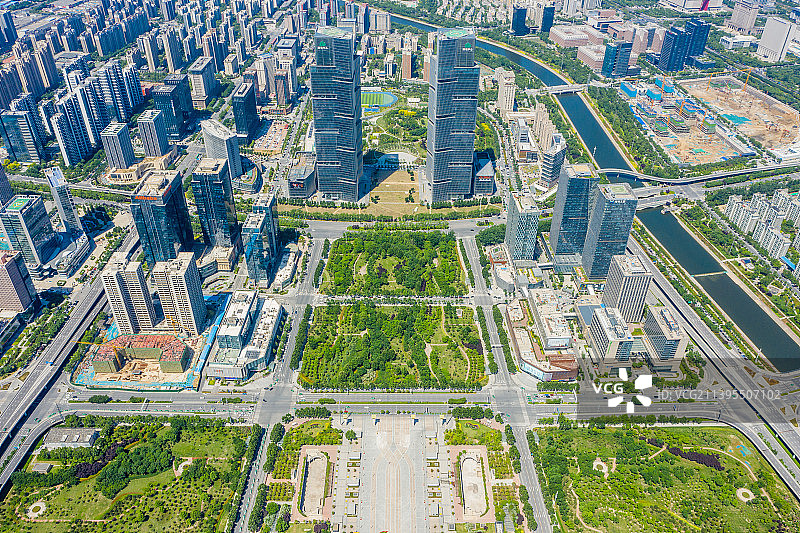 航拍河南郑州郑东绿地中心双子塔写字楼 七里河图片素材