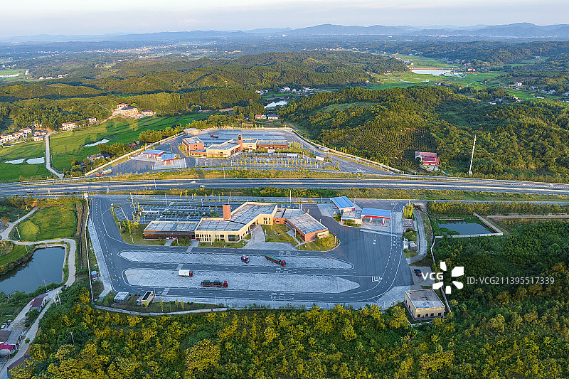 高速公路 服务区 航拍 旅行 建筑 设施 公路设施图片素材