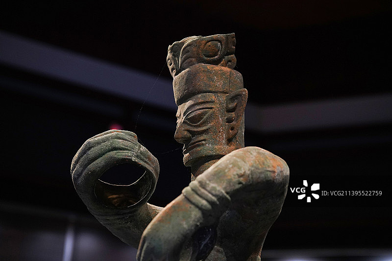 三星堆文化青铜人像图片素材