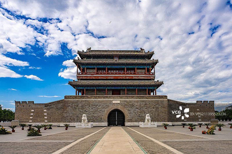 蓝天白云永定门 永定门是北京中轴线的南起点。图片素材