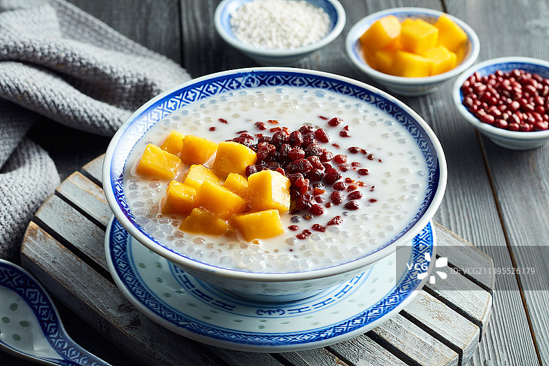 芒果红豆椰汁西米露图片素材