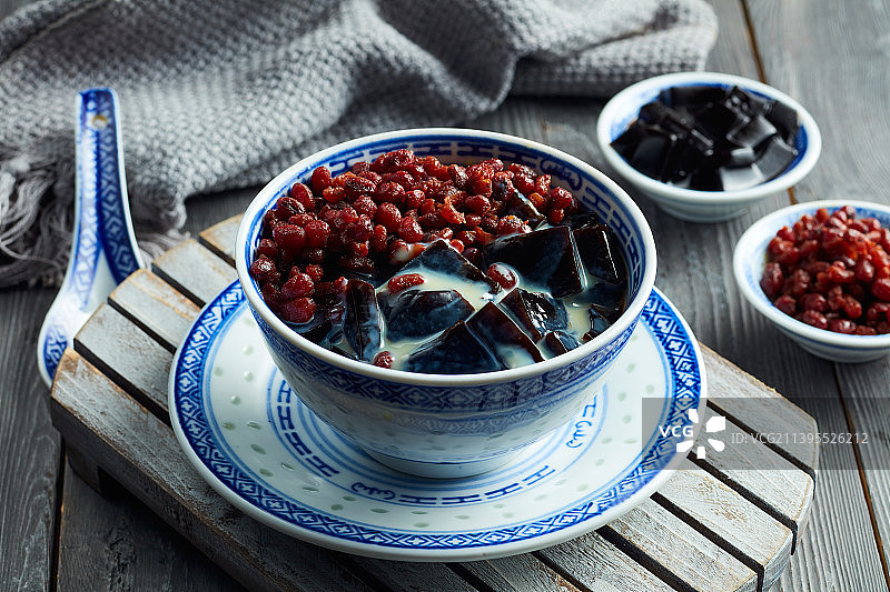 红豆炼奶龟苓膏图片素材