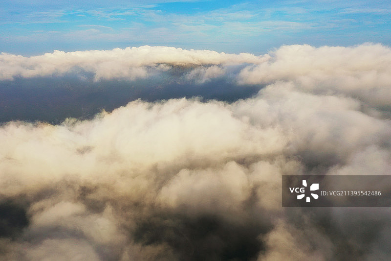 航拍广西桂林全州天湖风电场日出云海绝美自然风光图片素材