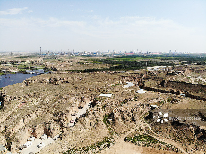 航拍宁夏银川水洞沟旅游区 雅丹地貌 古代立体军事防御体系建筑群图片素材