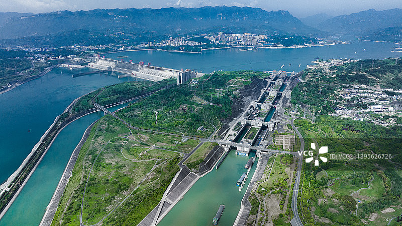 鸟瞰三峡大坝、五级船闸图片素材