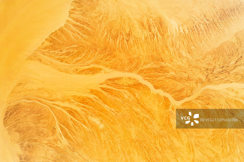 河南省洛阳市孟津济源市黄河小浪底水利枢纽上游库区黄河沙洲与滩涂冲刷出的图案航拍正上方视角图片素材