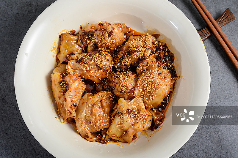 甜辣味干拌抄手图片素材