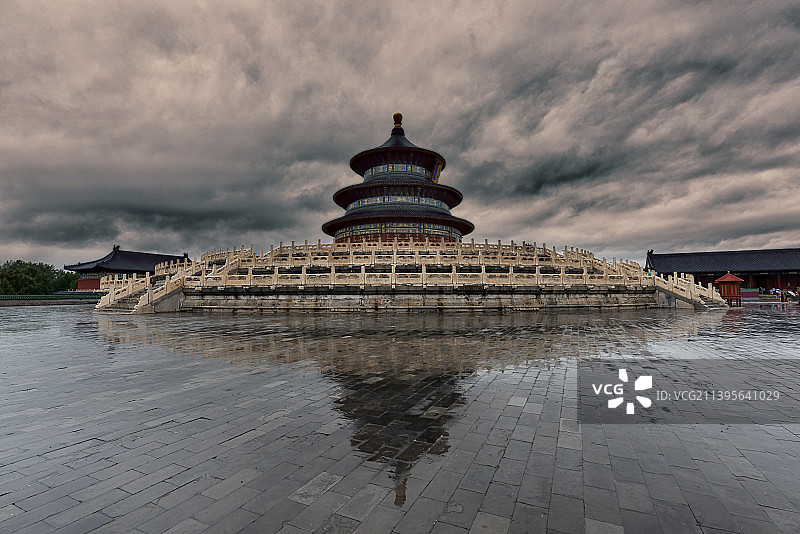 夏季雨天天坛祈年殿图片素材