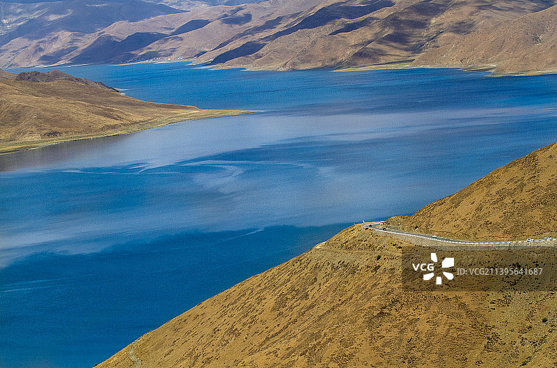 岗巴拉山口远眺羊湖图片素材