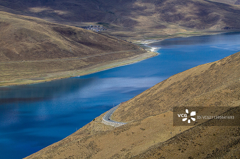 岗巴拉山口远眺羊湖图片素材