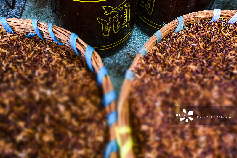 中国四川绵阳传统白酒酿造图片素材