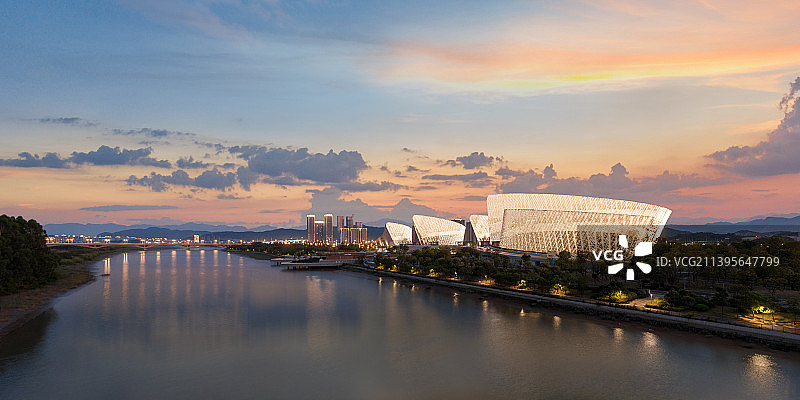 福州海峡文化艺术中心夜景图片素材