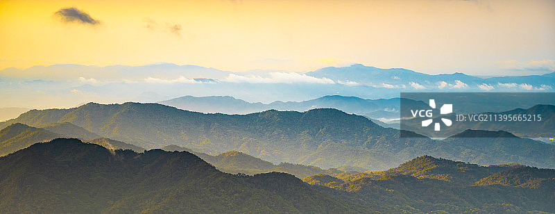 海南省乐东县国家森林公园尖峰岭日出现场图片素材