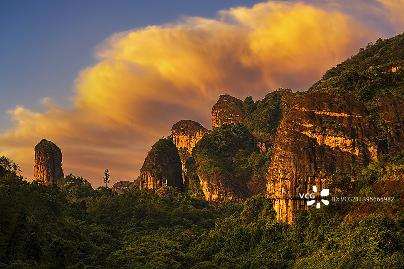 霞映龙虎山图片素材