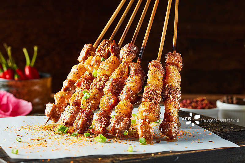 碳烤鲜羊肉串图片素材