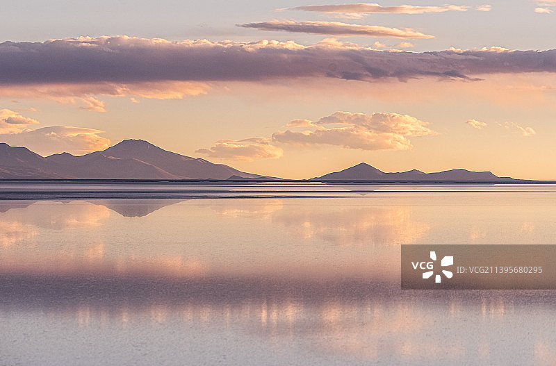 玻利维亚的天空之镜图片素材