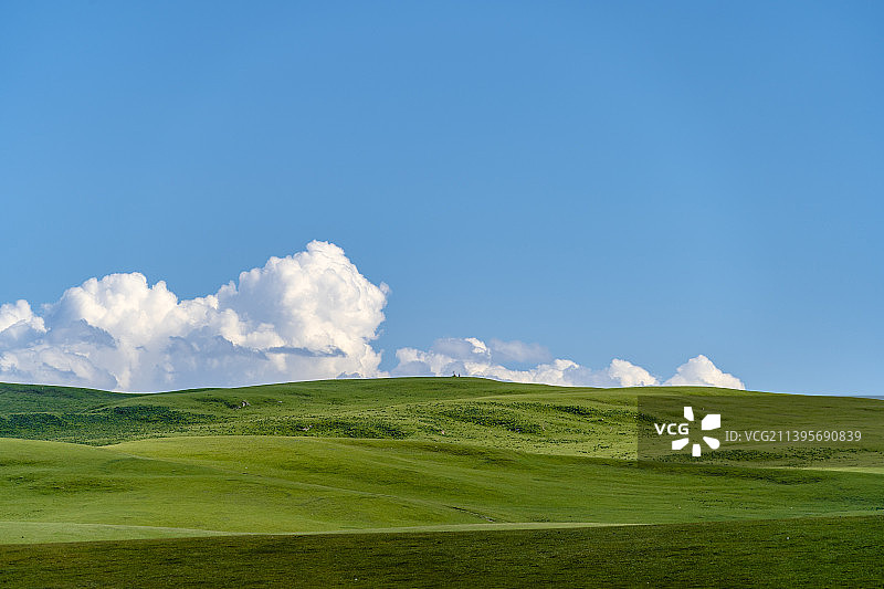 蓝天白云云朵草原天空风光图片素材
