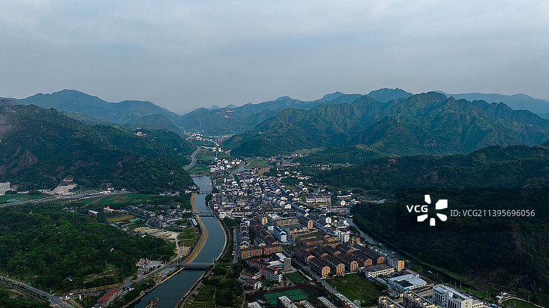 浙江省温州市苍南县藻溪镇，区域内有藻溪老街，藻溪，夫妻石，龙凤山等景区图片素材