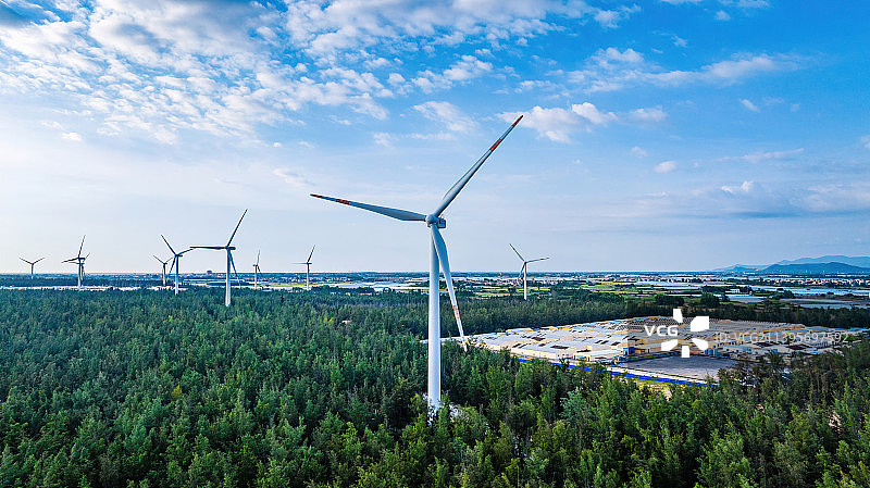 海南省东方市金月湾 海边风力发电涡轮机图片素材