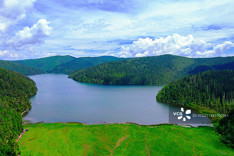 香格里拉普达措森林公园碧塔海图片素材