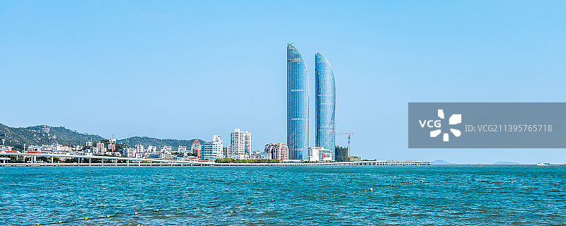 中国福建厦门鼓浪屿观海园沙滩和双子塔风光图片素材