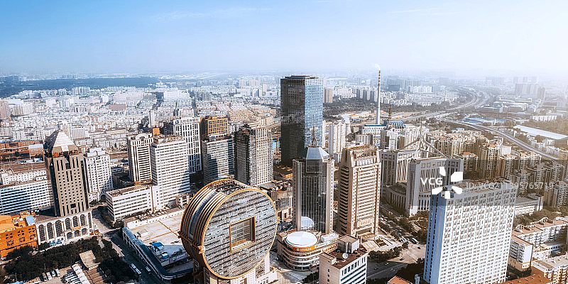 中国辽宁沈阳方圆大厦金融区城市天际线航拍图片素材