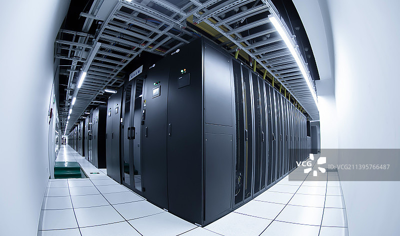 空荡荡的计算机服务器机房，人工智能，大数据，云计算，区块链，云存储中心。图片素材