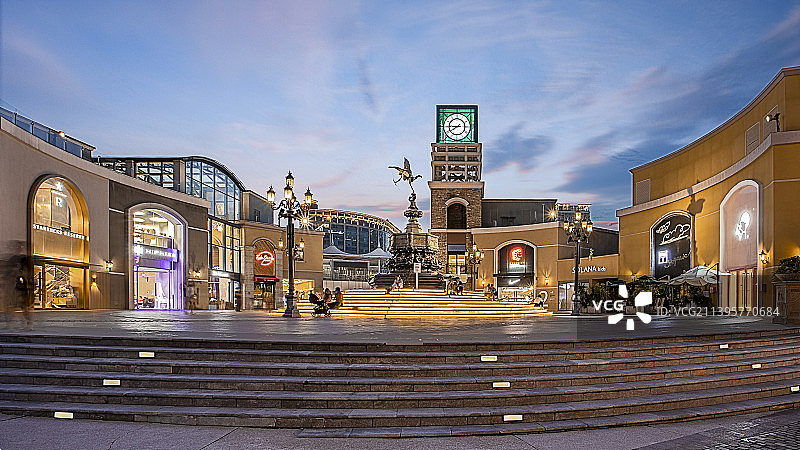 暮色中的蓝色港湾图片素材